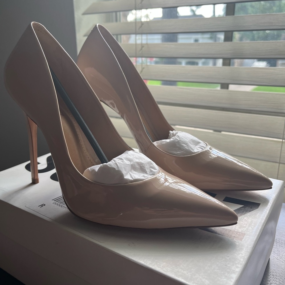 Elegant Nude Pumps